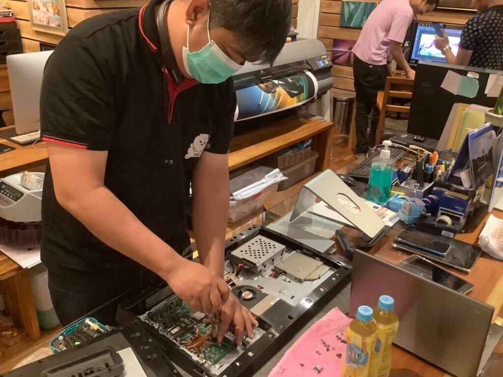 :ซ่อมคอม